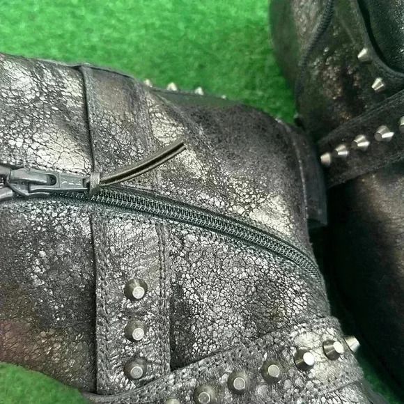 Stuart Weitzman - Picture 6 of 8